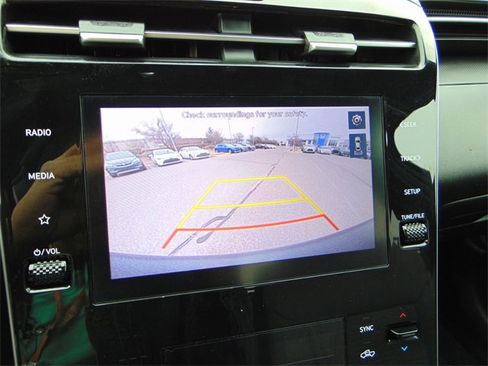 Used 2022 Hyundai Santa Cruz SEL Premium image 13