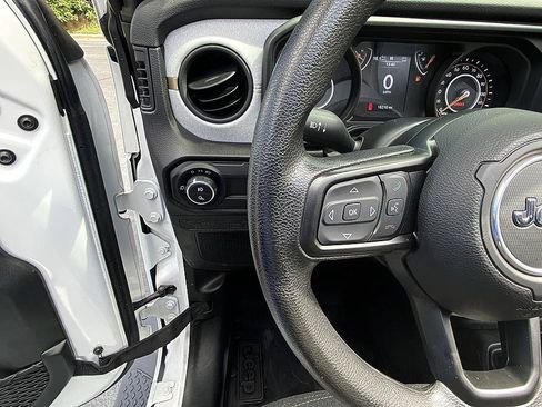 Used 2024 Jeep Gladiator Sport AWD/4WD image 12