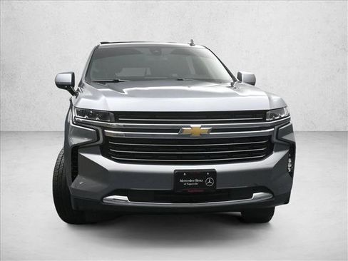 Used 2021 Chevrolet Suburban LT RWD image 3