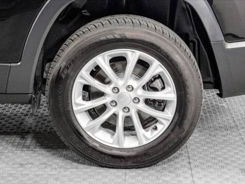 Used 2020 Jeep Cherokee Latitude AWD/4WD image 30