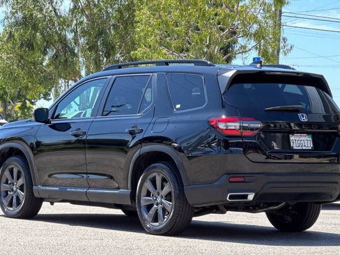Certified 2025 Honda Pilot Sport image 6