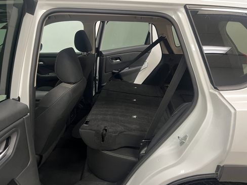 Used 2024 Nissan Rogue SV image 23