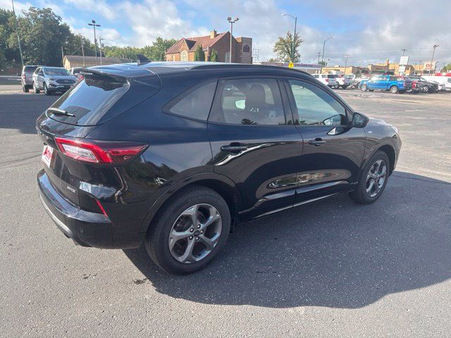 Used 2024 Ford Escape ST-Line w/ Tech Pack #1 AWD/4WD image 4