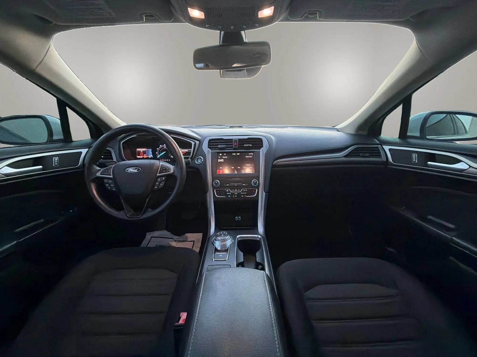 Used 2019 Ford Fusion SE FWD image 17