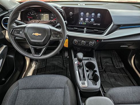 Used 2024 Chevrolet Trax LS w/ LS Convenience Package image 28