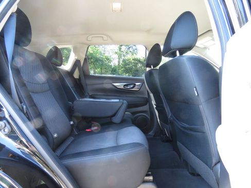 Used 2019 Nissan Rogue SV w/ Premium Package AWD/4WD image 16