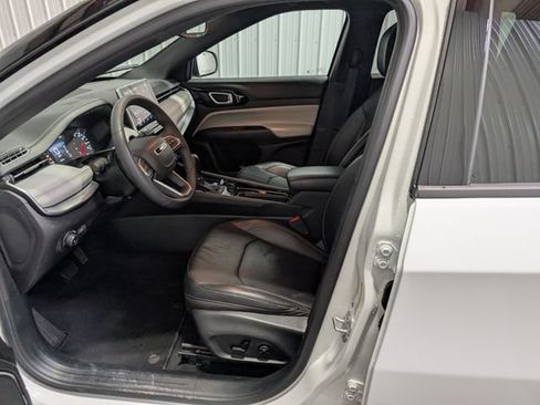 Used 2025 Jeep Compass Limited AWD/4WD image 13