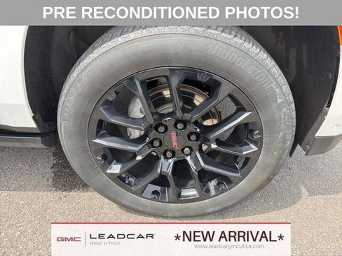 Used 2024 GMC Yukon XL Denali w/ Denali Reserve Package AWD/4WD image 9