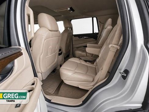Used 2020 Cadillac Escalade Premium Luxury RWD image 16