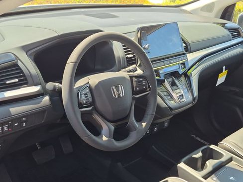 New 2026 Honda Odyssey Touring image 2