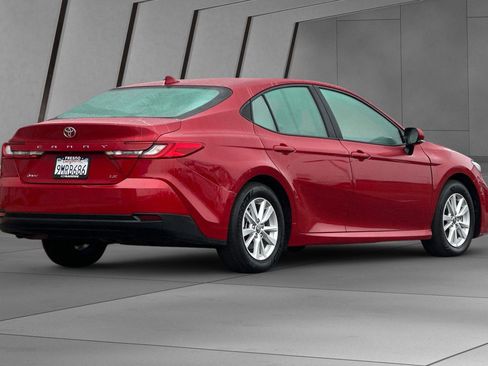 Used 2025 Toyota Camry LE image 4