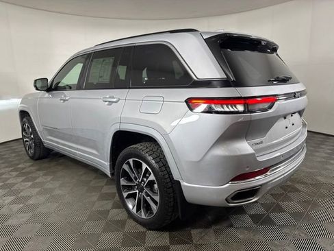 Used 2022 Jeep Grand Cherokee Overland w/ Luxury Tech Group IV AWD/4WD image 6