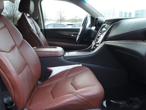 Used 2020 Cadillac Escalade Premium Luxury image 19