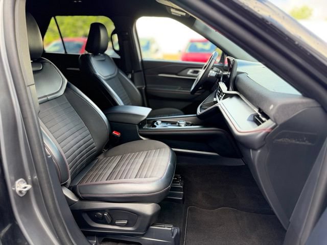 Used 2025 Ford Explorer ST-Line AWD/4WD image 26
