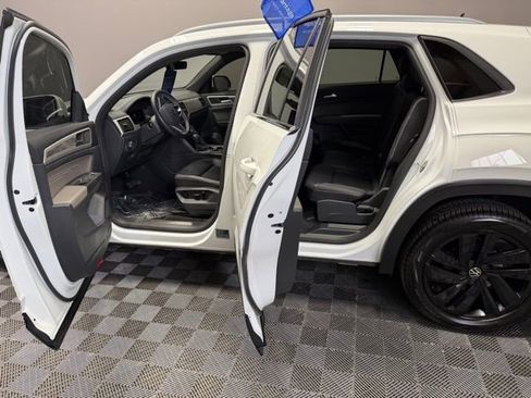 Used 2022 Volkswagen Atlas Cross Sport SE image 13