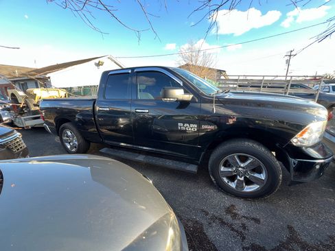 Used 2017 RAM 1500 Big Horn image 3