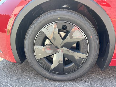 New 2026 Toyota Prius LE FWD image 11