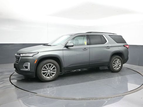 Used 2023 Chevrolet Traverse LT image 2