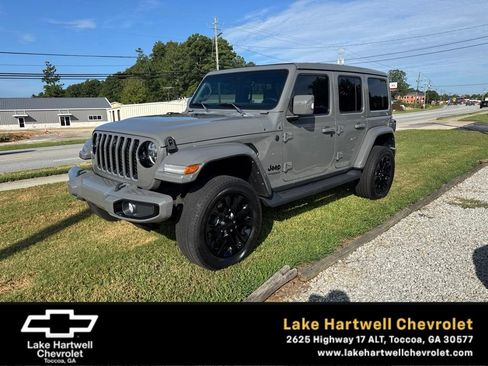 Used 2022 Jeep Wrangler Unlimited Sahara AWD/4WD image 1