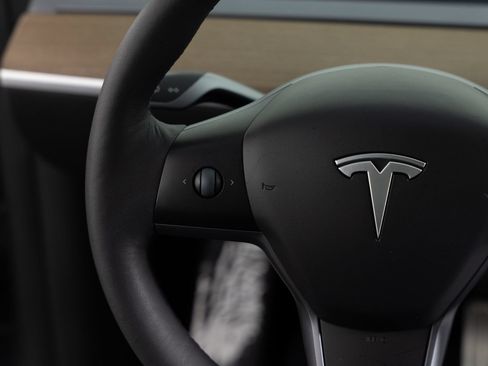 Used 2023 Tesla Model Y Long Range AWD/4WD image 29