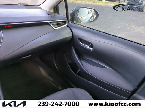 Used 2021 Toyota Corolla LE image 14