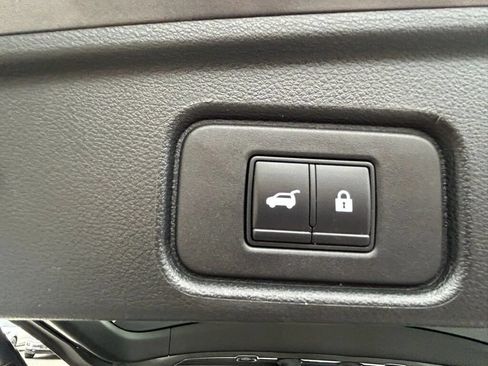 Used 2022 Nissan Pathfinder SL FWD image 38