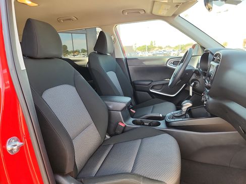 Used 2024 Kia Soul LX w/ Option Group 015 FWD image 15
