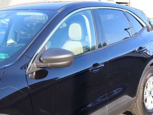 Used 2022 Ford Escape SE image 5