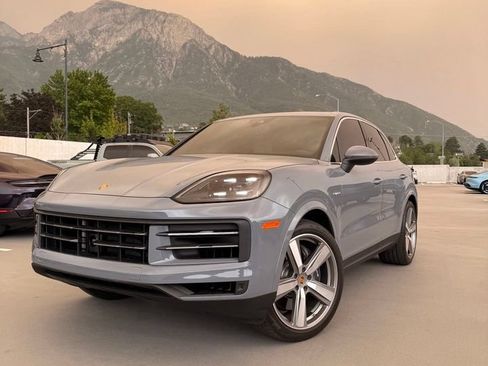 Certified 2024 Porsche Cayenne AWD/4WD image 1