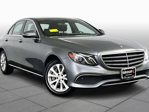 Used 2017 Mercedes-Benz E 300 4MATIC image 2