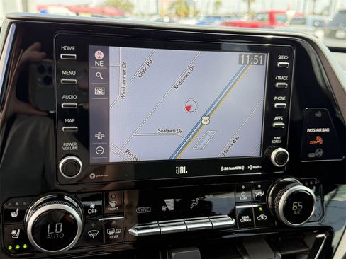 Used 2020 Toyota Highlander Limited image 22