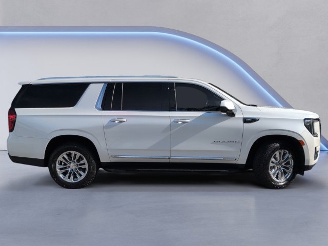 Used 2023 GMC Yukon XL SLT AWD/4WD image 3