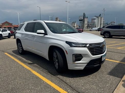 Used 2023 Chevrolet Traverse Premier AWD/4WD image 2