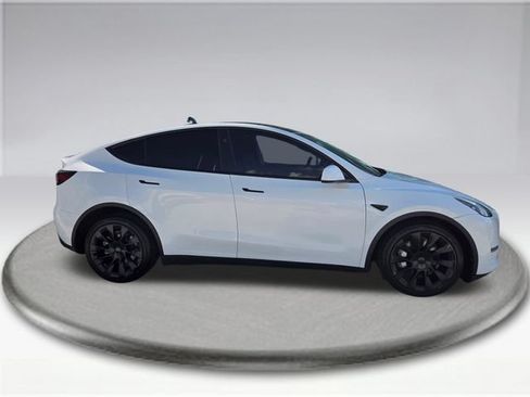 Used 2024 Tesla Model Y Long Range AWD/4WD image 10