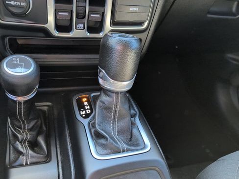 Used 2019 Jeep Wrangler Unlimited Sahara AWD/4WD image 27