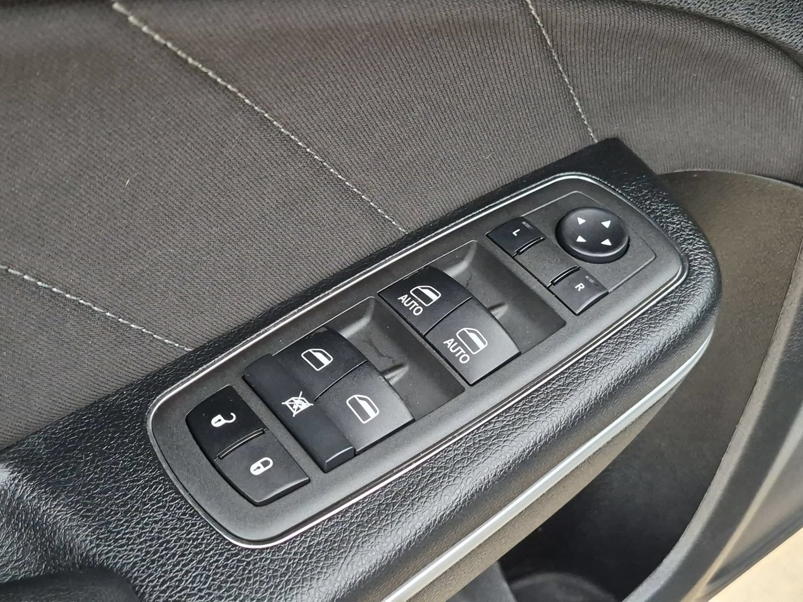 Used 2022 Dodge Charger R/T w/ Performance Handling Group RWD image 12