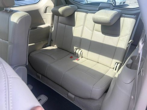 Used 2015 Nissan Pathfinder Platinum w/ Family Entertainment Package FWD image 16