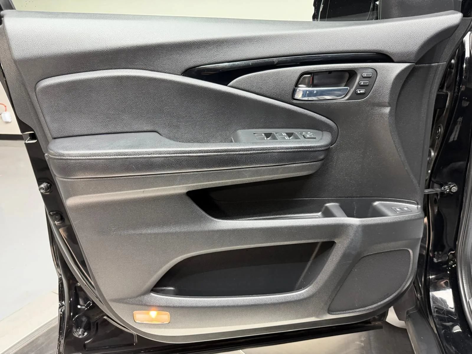 Used 2016 Honda Pilot Touring image 29