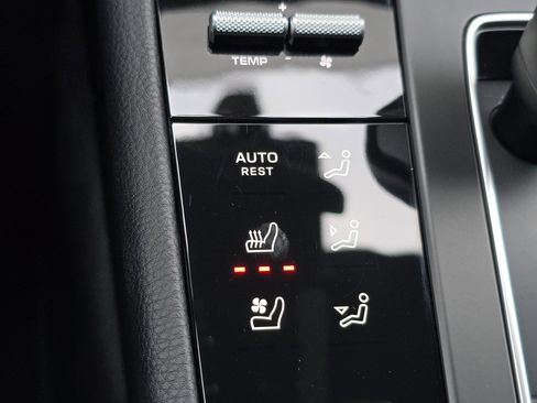 Certified 2025 Porsche Macan image 17