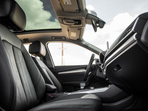 Used 2018 Audi Q5 2.0T Premium Plus w/ Premium Plus Package image 44