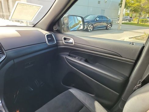 Used 2020 Jeep Grand Cherokee Laredo w/ Laredo X Package image 15