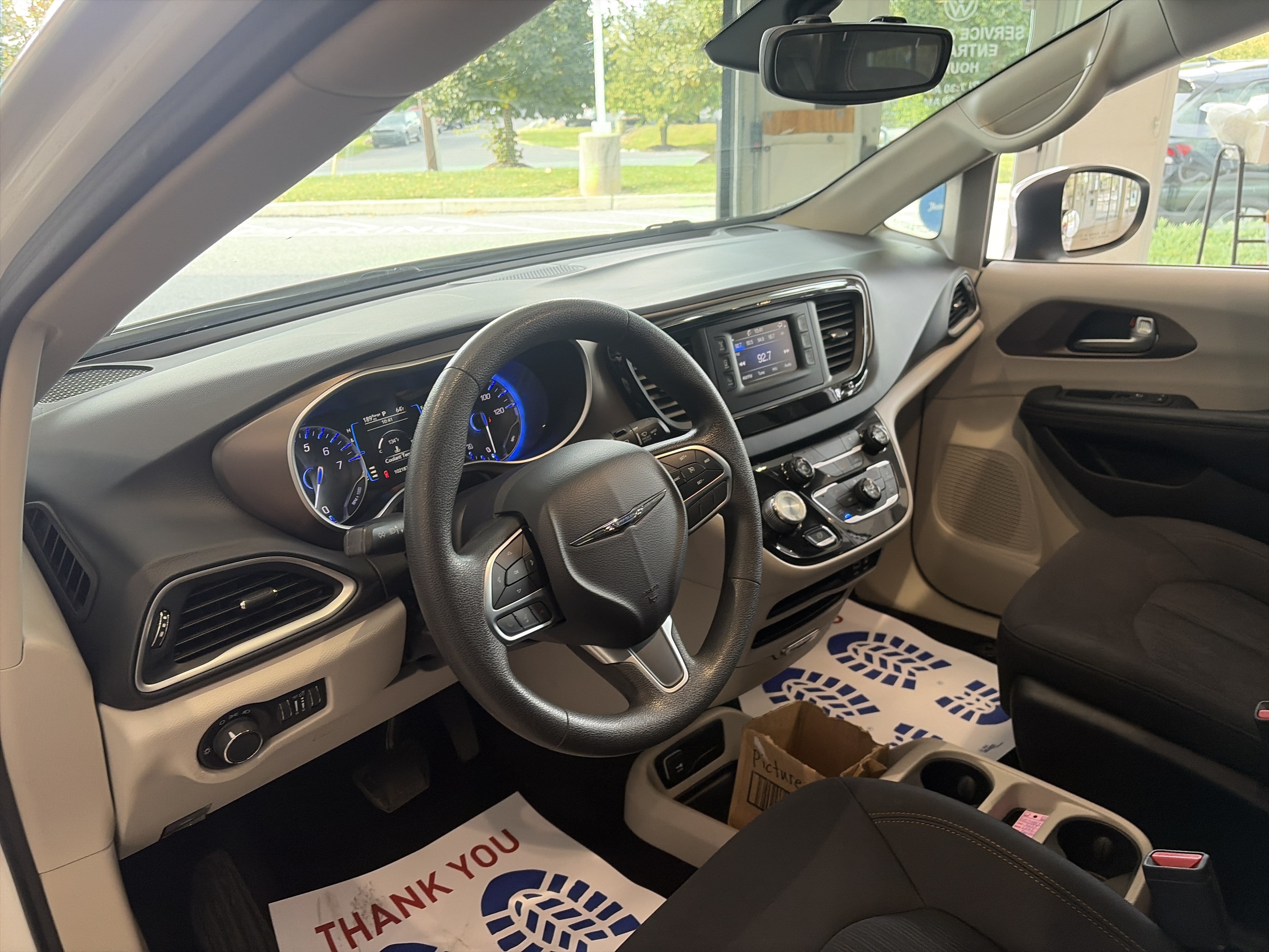 Used 2017 Chrysler Pacifica LX FWD image 15