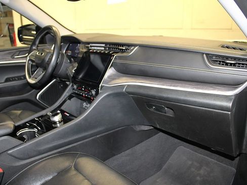 Certified 2022 Jeep Grand Cherokee L Limited AWD/4WD image 34