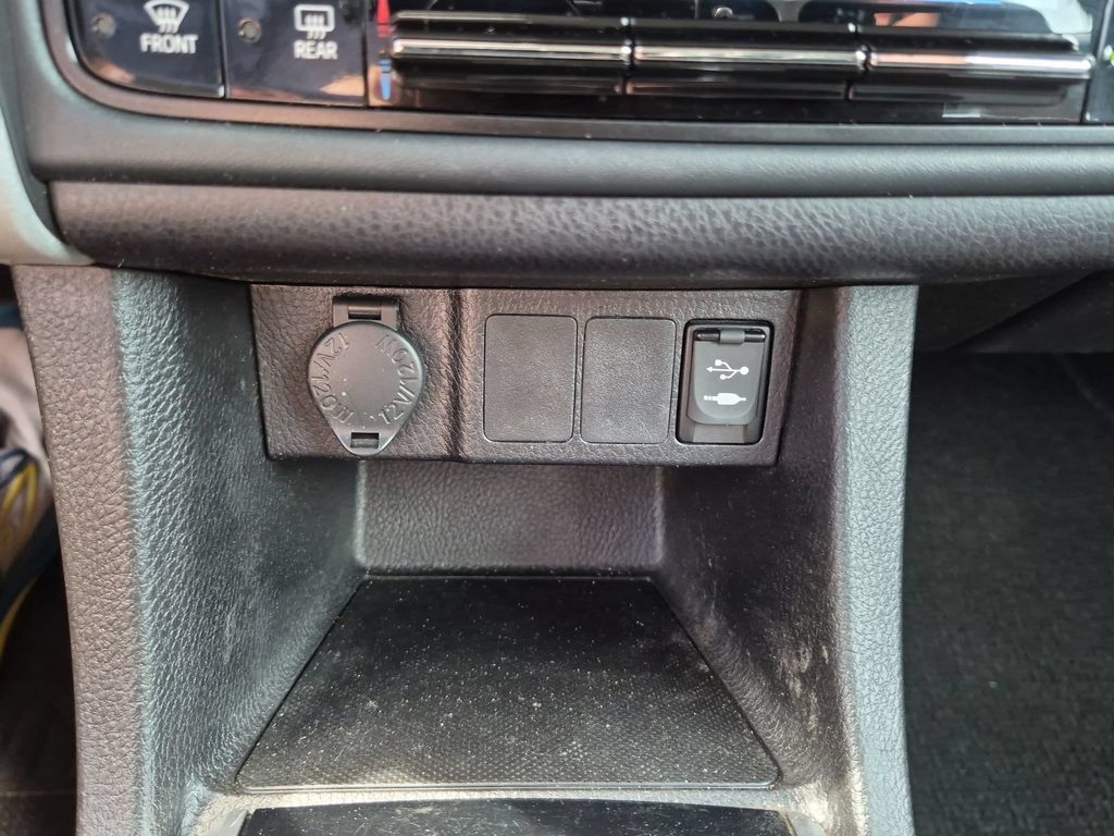 Used 2018 Toyota Corolla LE FWD image 35
