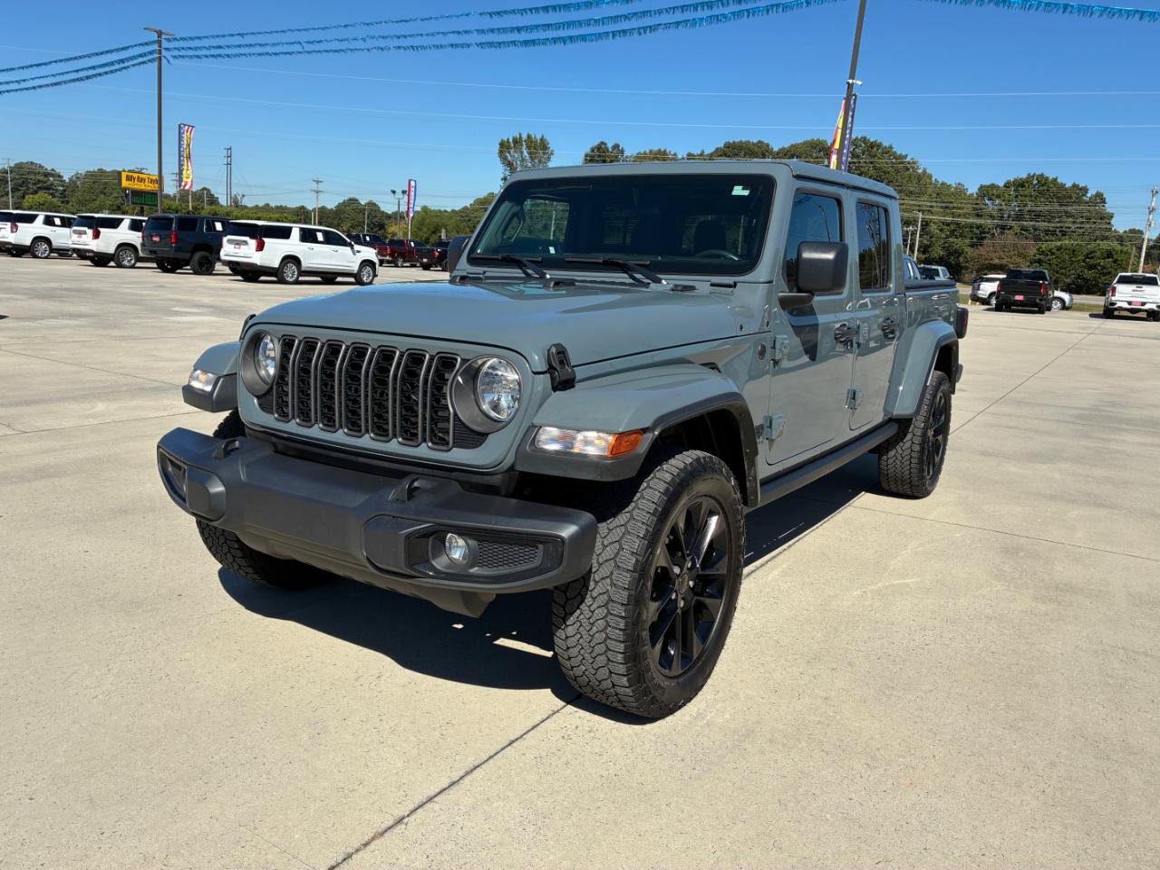 Used 2024 Jeep Gladiator Sport AWD/4WD image 2