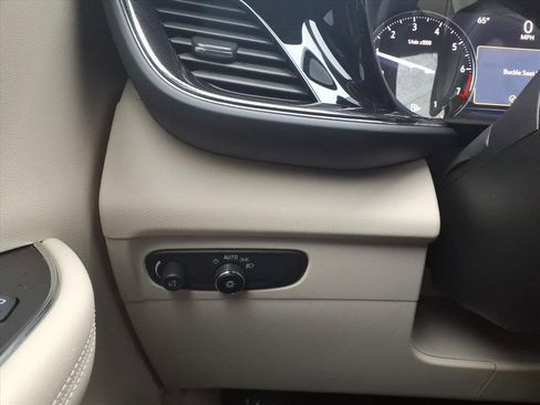 Certified 2022 Buick Envision Essence w/ Safety Package image 14