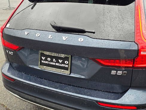 Certified 2025 Volvo V60 B5 Cross Country Plus image 13