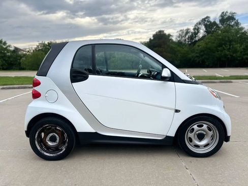 Used 2014 smart fortwo pure RWD image 5