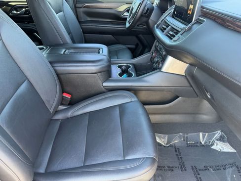 Used 2022 Chevrolet Suburban Z71 w/ Z71 Off-Road Package AWD/4WD image 12