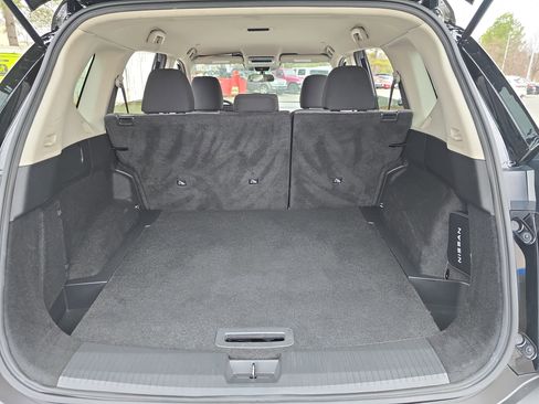 Used 2023 Nissan Rogue SV image 13